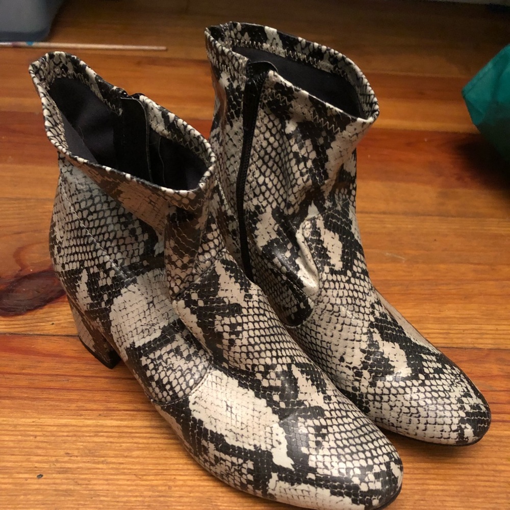 Snakeskin ankle boots women’s size 10